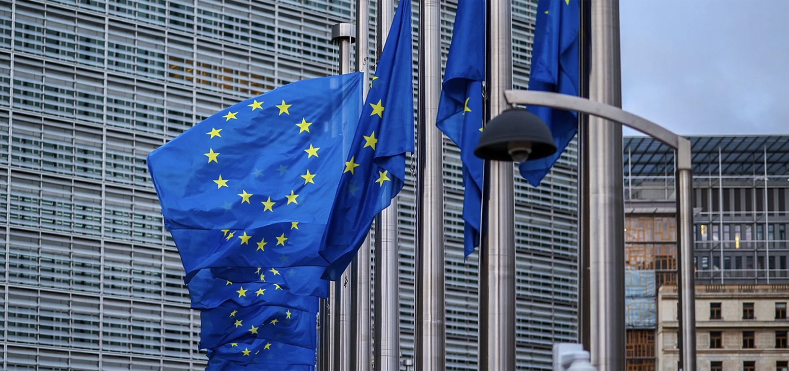 Banderas de la Unión Europea ante la sede de la Comisión Europea